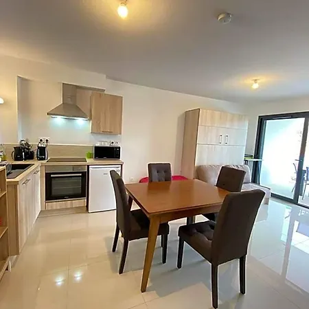 Apartment T2 Avec Terrasse Et Parking